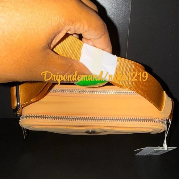 Lululemon Crossbody Camera Bag 2L- Rock Melon - Picture 5 of 9